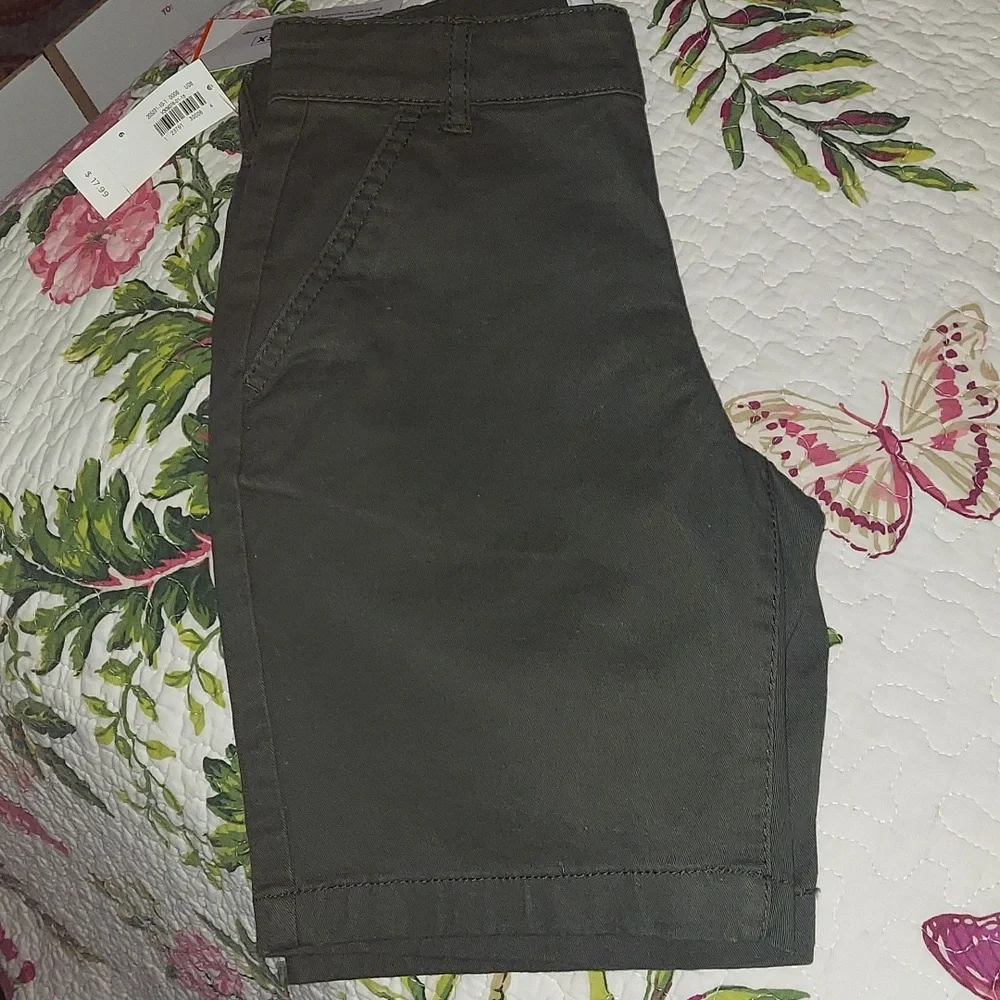 Old Navy Olive Green Boys Built in Flex 
